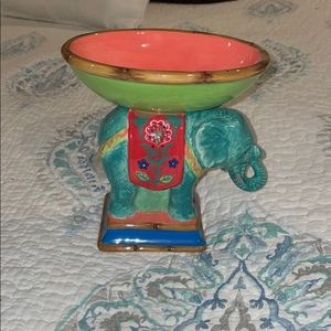 Elephant pot